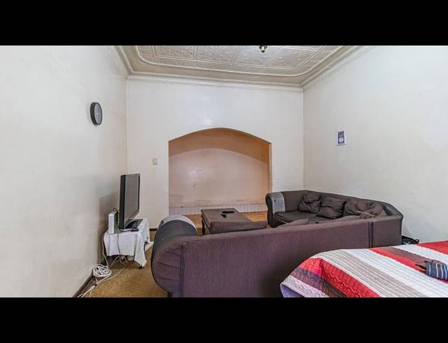 4 BEDROOM HOUSE FOR SALE IN BEZUIDENHOUT VALLEY